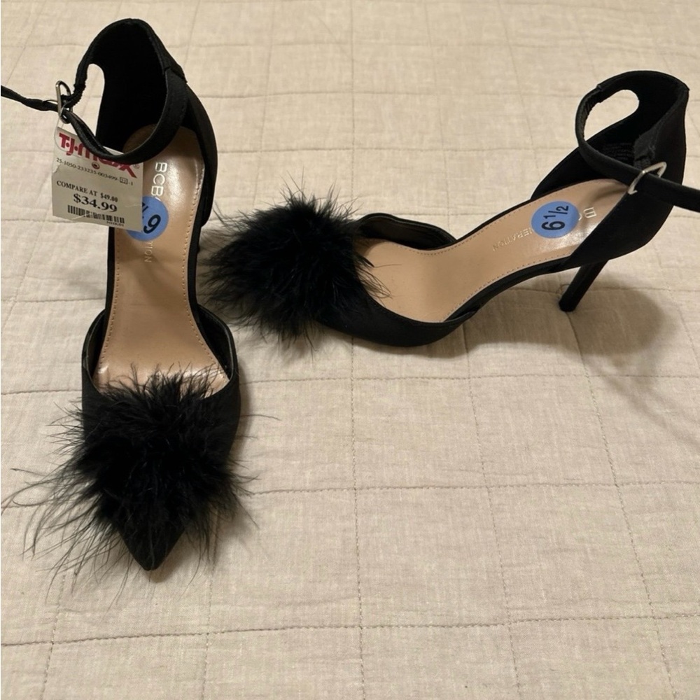 BCBG black Feathered  Heels